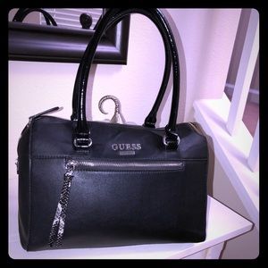 GUESS The Perfect Size Black Purse - EUC